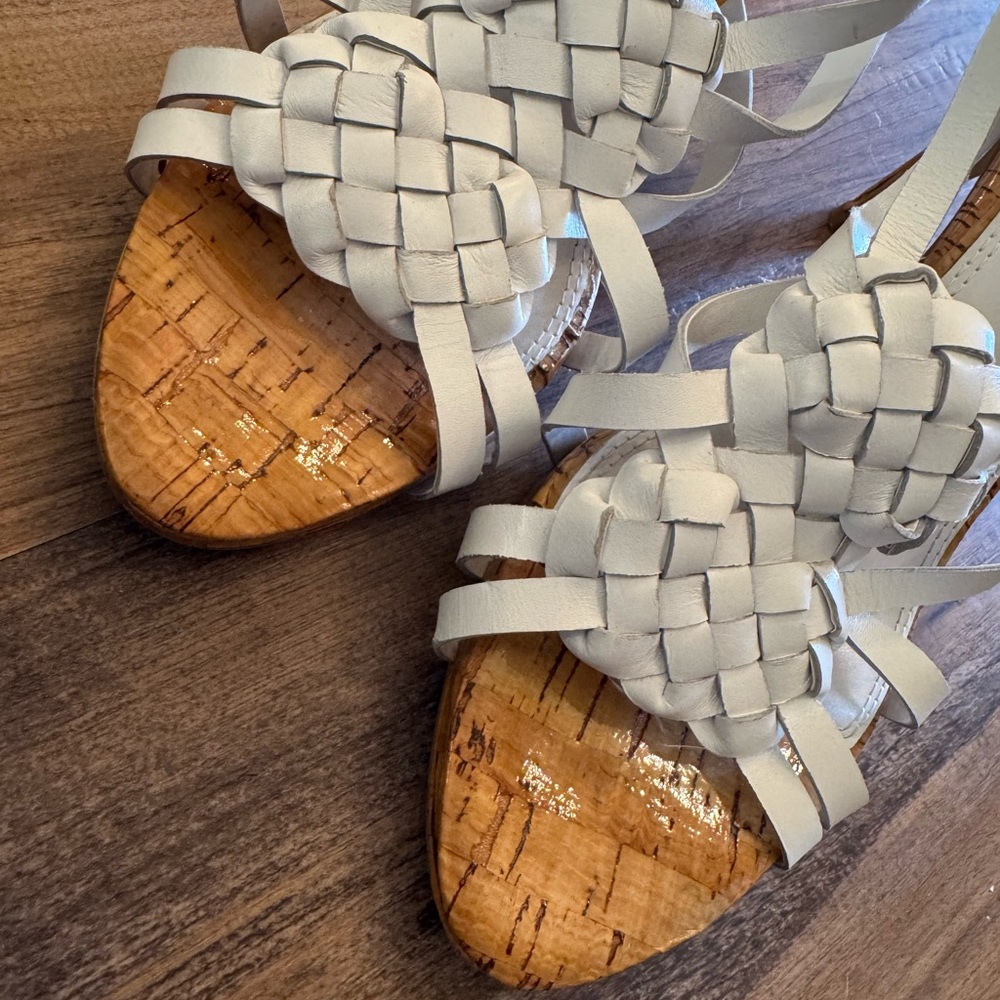 White House Black Market Women's White Sandals - Picture 4 of 6